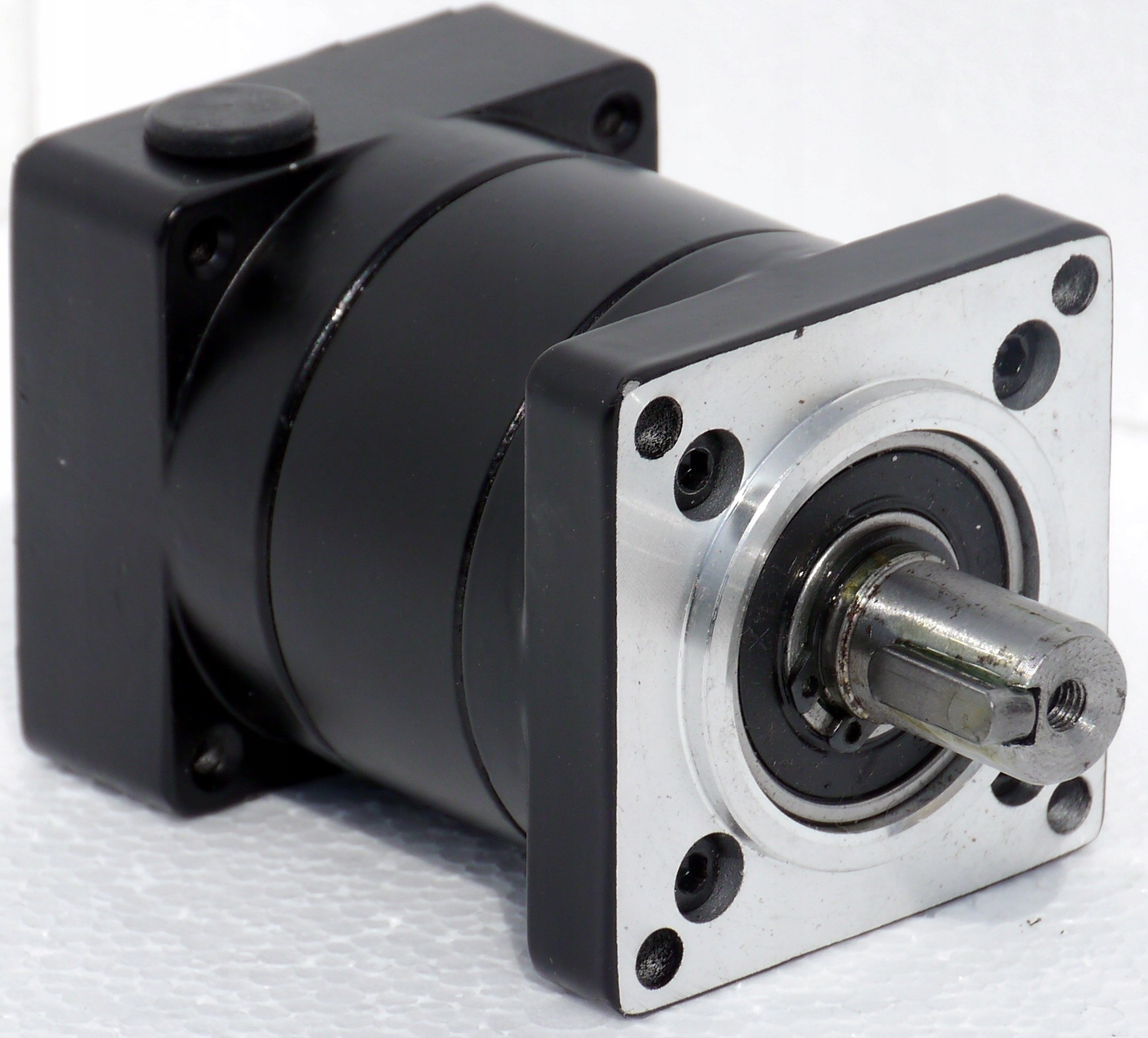 Motor s planétovou prevodovkou 12V 58obr/min 1,6n