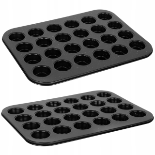 Forma plechu na pečenie s muffinovými makarónmi