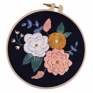Krížový e -embroidy s kvetinovým motívom pre