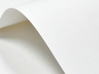 Obchodný dekoratívny papier 246g hladký biely 100A4