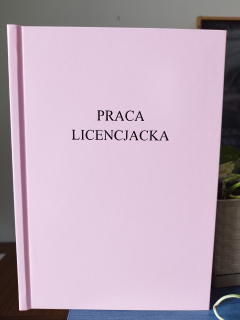 Prášková práca prášok ružová s čiernym nápisom