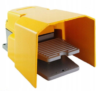 Spínač CFS-502 15A Foot s krytom CNDD