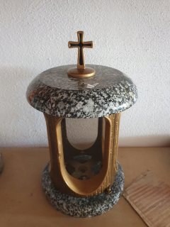 Kosmin Golden, Strieborná žulová náhrobná lampa